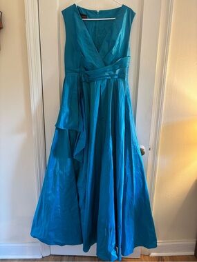 100% Silk BEAUTIFUL Blue Wedding Guest/MOB/MOG Gown-Talbot Runhof